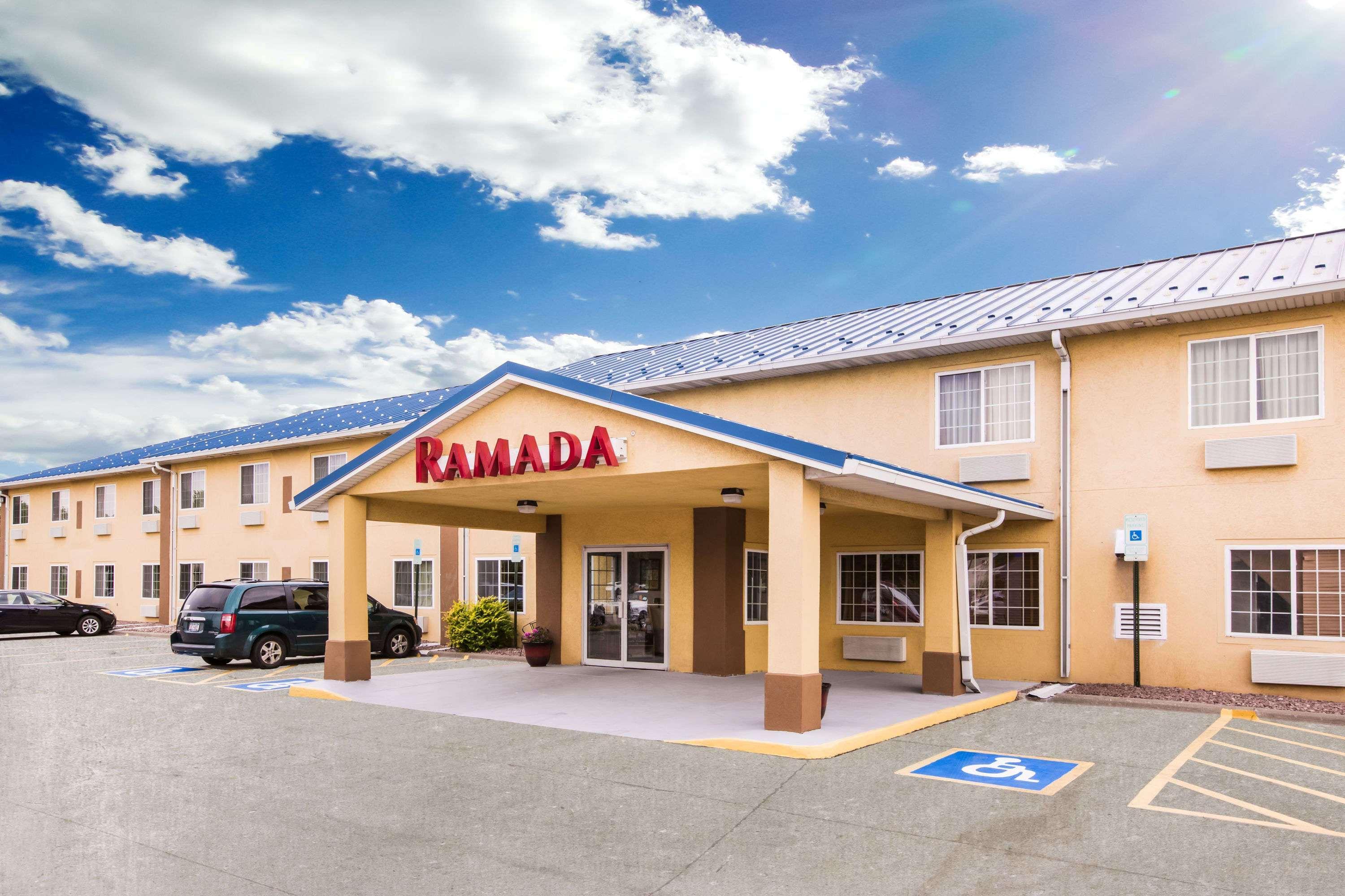 Ramada By Wyndham Sioux Falls Zewnętrze zdjęcie